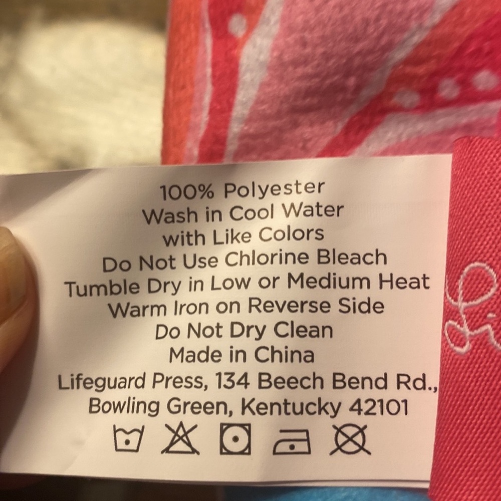 New Lilly Pulitzer Beach Towel - Picture 3 of 10